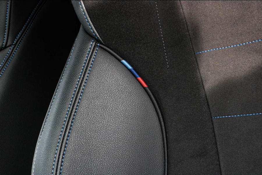 BMW X1 SDrive20i M-Sport - 360 CAMERA - HEAD UP - SFEERVERLICHTING - 2.0i