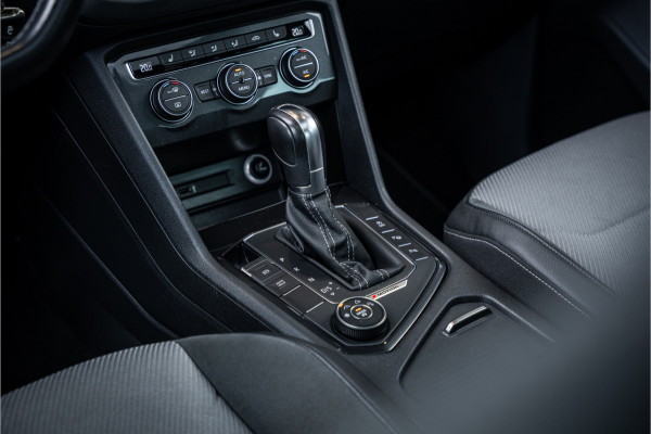 Volkswagen Tiguan 2.0 TSI 4Motion Highline Business - R Line | Panorama | Elek. Trekhaak | ACC | Stoelverwarming
