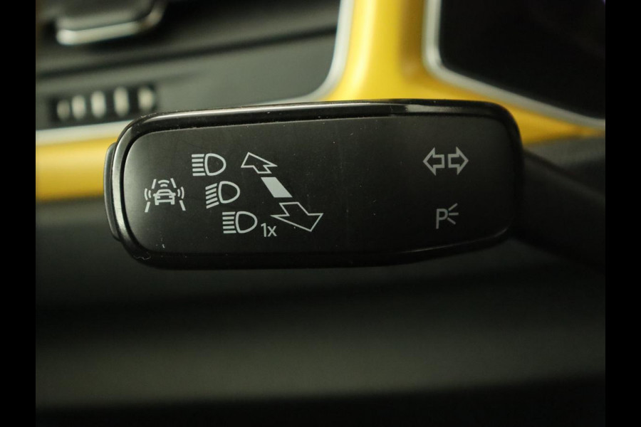 Volkswagen T-Roc 1.0 TSI Style | 1e eigenaar | Camera | Carplay | Full LED | Navigatie | Adaptive cruise | Parkeerhulp | Climate control | Getint glas