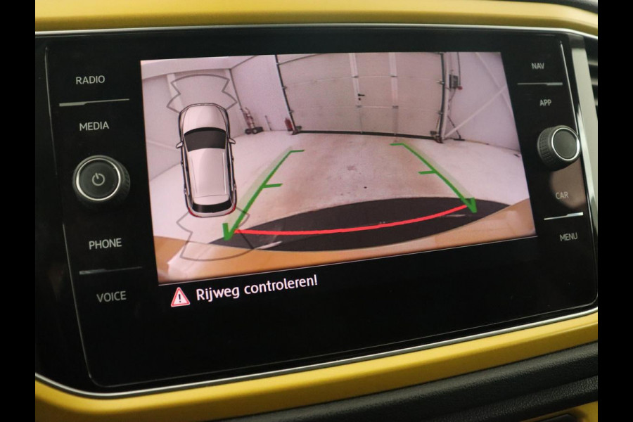 Volkswagen T-Roc 1.0 TSI Style | 1e eigenaar | Camera | Carplay | Full LED | Navigatie | Adaptive cruise | Parkeerhulp | Climate control | Getint glas