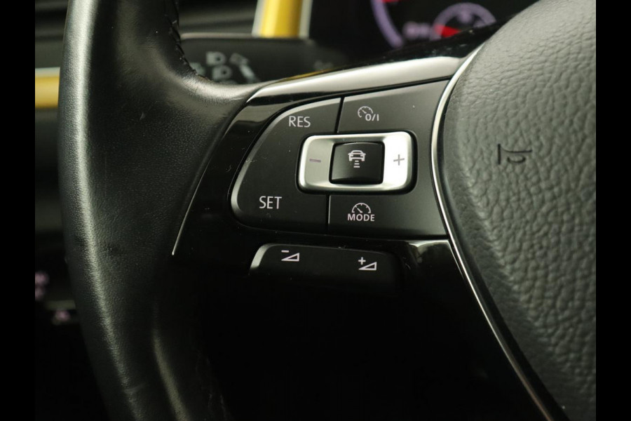 Volkswagen T-Roc 1.0 TSI Style | 1e eigenaar | Camera | Carplay | Full LED | Navigatie | Adaptive cruise | Parkeerhulp | Climate control | Getint glas