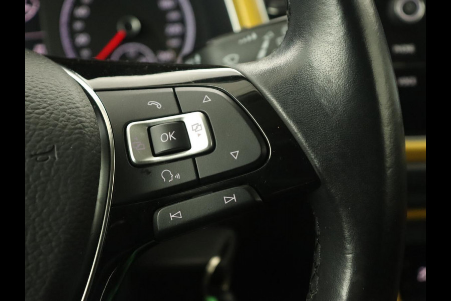 Volkswagen T-Roc 1.0 TSI Style | 1e eigenaar | Camera | Carplay | Full LED | Navigatie | Adaptive cruise | Parkeerhulp | Climate control | Getint glas
