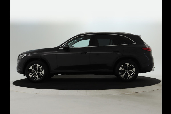 Mercedes-Benz GLC 300e 4MATIC Luxury Line Avantgarde Advanced Plus | Trekhaak | Rijassistentiepakket plus | Stuur en Stoelverwarming. Inclusief 24 maanden MB Certified garantie voor Europa.
