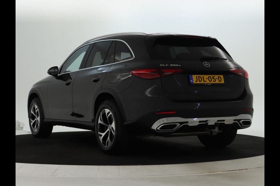 Mercedes-Benz GLC 300e 4MATIC Luxury Line Avantgarde Advanced Plus | Trekhaak | Rijassistentiepakket plus | Stuur en Stoelverwarming. Inclusief 24 maanden MB Certified garantie voor Europa.