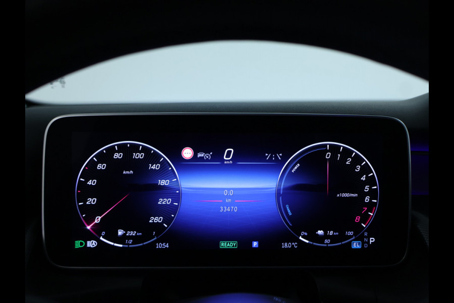 Mercedes-Benz GLC 300e 4MATIC Luxury Line Avantgarde Advanced Plus | Trekhaak | Rijassistentiepakket plus | Stuur en Stoelverwarming. Inclusief 24 maanden MB Certified garantie voor Europa.
