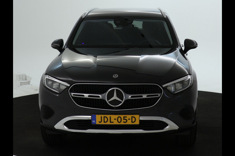 Mercedes-Benz GLC 300e 4MATIC Luxury Line Avantgarde Advanced Plus | Trekhaak | Rijassistentiepakket plus | Stuur en Stoelverwarming. Inclusief 24 maanden MB Certified garantie voor Europa.