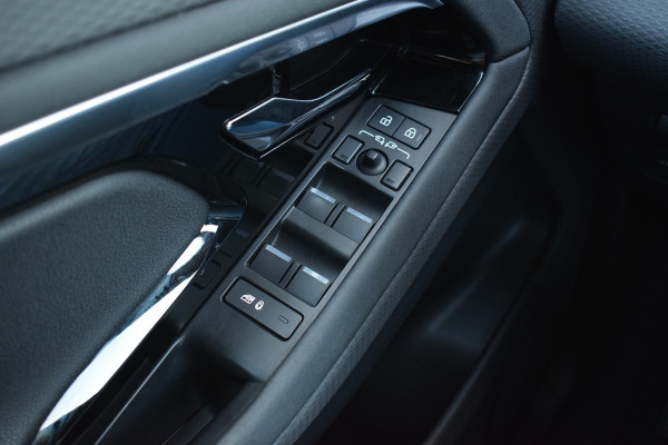 Land Rover Range Rover Evoque 1.5 P300e AWD R-Dynamic S | Leer | Stuur- en Stoelverw. | CarPlay | Camera