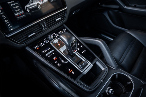 Porsche Cayenne 3.0 E-Hybrid - Sport Chrono + | Sport Design Pakket | Panorama | Luchtvering | Bose | Elek. Trekhaak