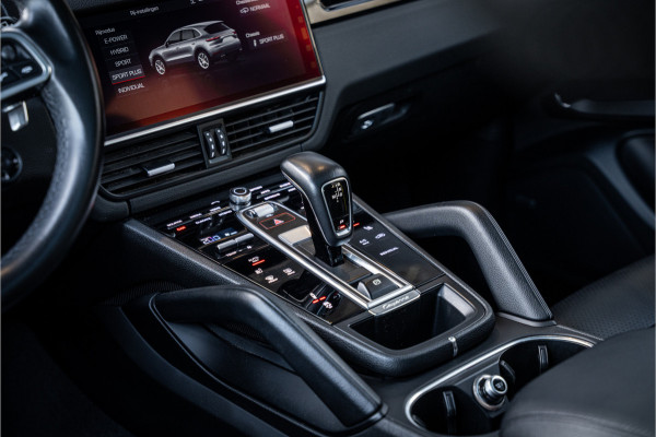 Porsche Cayenne 3.0 E-Hybrid - Sport Chrono + | Sport Design Pakket | Panorama | Luchtvering | Bose | Elek. Trekhaak