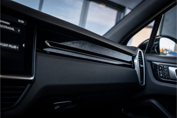 Porsche Cayenne 3.0 E-Hybrid - Sport Chrono + | Sport Design Pakket | Panorama | Luchtvering | Bose | Elek. Trekhaak