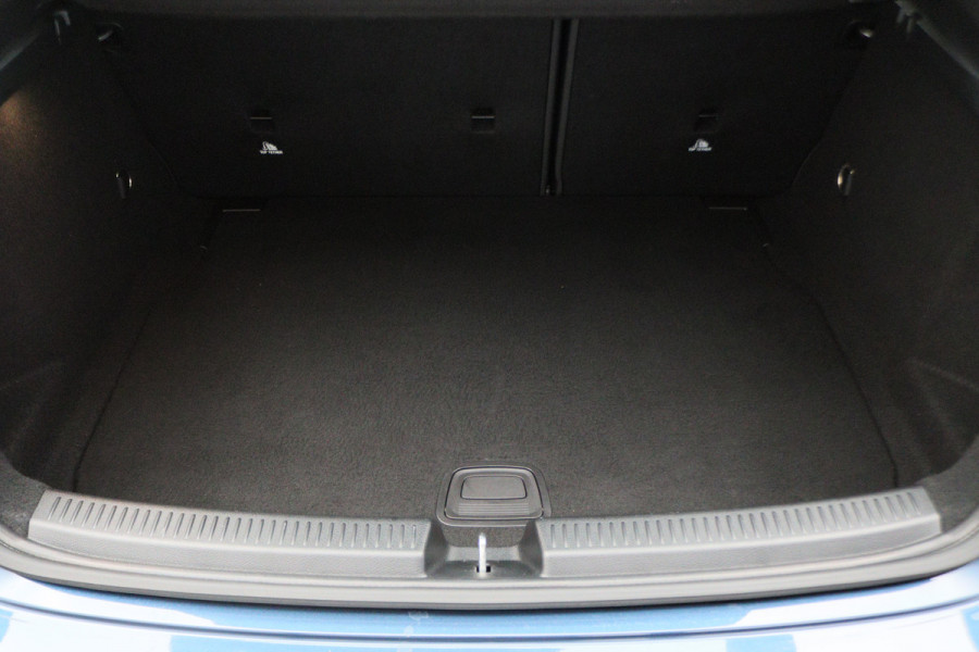 Mercedes-Benz A-Klasse 180 Business Solution Virtual Cockpit, Camera, Cruise, Apple Carplay, Verwarmde Stoelen, LED, 17''