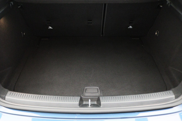 Mercedes-Benz A-Klasse 180 Business Solution Virtual Cockpit, Camera, Cruise, Apple Carplay, Verwarmde Stoelen, LED, 17''