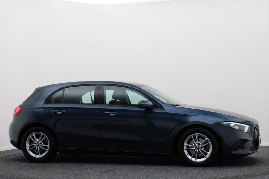Mercedes-Benz A-Klasse 180 Business Solution Virtual Cockpit, Camera, Cruise, Apple Carplay, Verwarmde Stoelen, LED, 17''