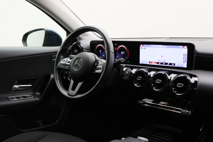 Mercedes-Benz A-Klasse 180 Business Solution Virtual Cockpit, Camera, Cruise, Apple Carplay, Verwarmde Stoelen, LED, 17''