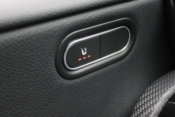 Mercedes-Benz A-Klasse 180 Business Solution Virtual Cockpit, Camera, Cruise, Apple Carplay, Verwarmde Stoelen, LED, 17''