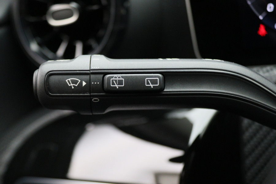 Mercedes-Benz A-Klasse 180 Business Solution Virtual Cockpit, Camera, Cruise, Apple Carplay, Verwarmde Stoelen, LED, 17''