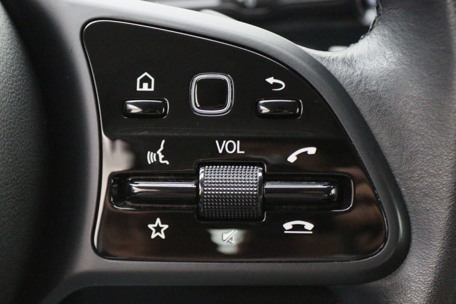 Mercedes-Benz A-Klasse 180 Business Solution Virtual Cockpit, Camera, Cruise, Apple Carplay, Verwarmde Stoelen, LED, 17''