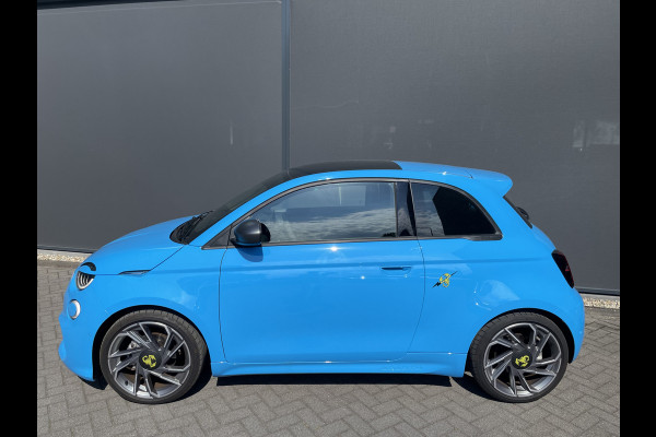 Fiat 500 Abarth Turismo 42 kWh Achteruitrijcamera - Cruise control - Apple carplay - Airco - Parkeersensoren voor en achter - Sportstoelen - Sportstuur leder - Dodehoek detector - navigatie full map - Oplaadmogelijkheid -