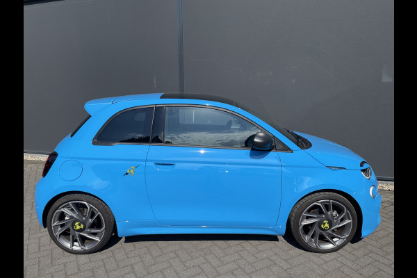 Fiat 500 Abarth Turismo 42 kWh Achteruitrijcamera - Cruise control - Apple carplay - Airco - Parkeersensoren voor en achter - Sportstoelen - Sportstuur leder - Dodehoek detector - navigatie full map - Oplaadmogelijkheid -