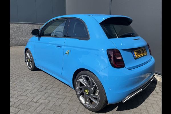 Fiat 500 Abarth Turismo 42 kWh Achteruitrijcamera - Cruise control - Apple carplay - Airco - Parkeersensoren voor en achter - Sportstoelen - Sportstuur leder - Dodehoek detector - navigatie full map - Oplaadmogelijkheid -