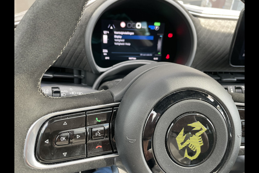 Fiat 500 Abarth Turismo 42 kWh Achteruitrijcamera - Cruise control - Apple carplay - Airco - Parkeersensoren voor en achter - Sportstoelen - Sportstuur leder - Dodehoek detector - navigatie full map - Oplaadmogelijkheid -