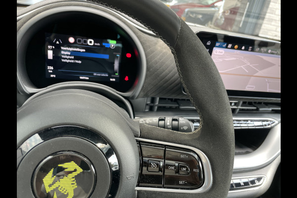 Fiat 500 Abarth Turismo 42 kWh Achteruitrijcamera - Cruise control - Apple carplay - Airco - Parkeersensoren voor en achter - Sportstoelen - Sportstuur leder - Dodehoek detector - navigatie full map - Oplaadmogelijkheid -