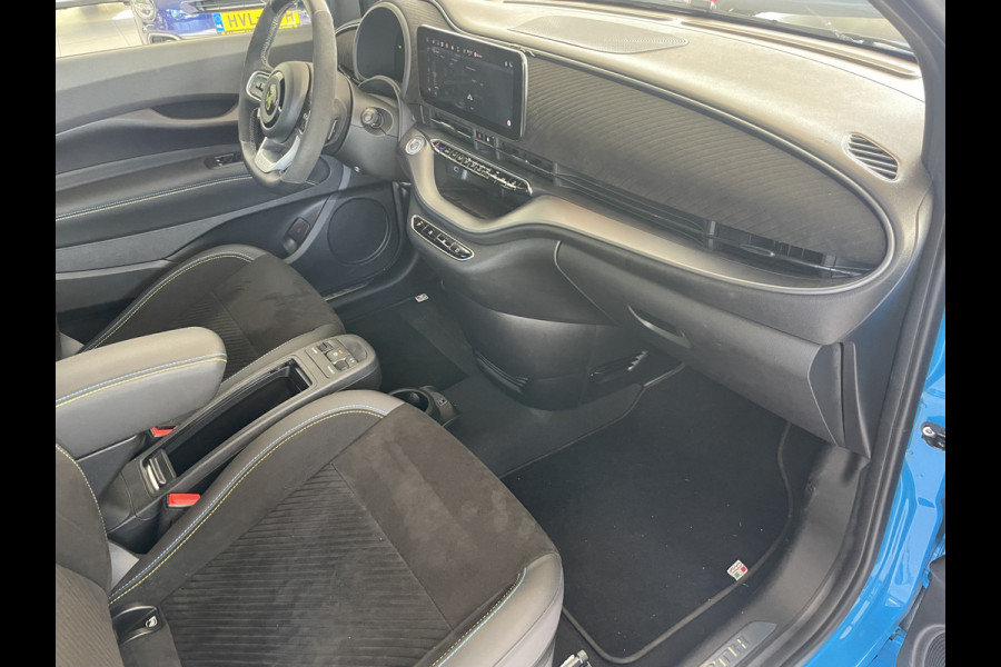 Fiat 500 Abarth Turismo 42 kWh Achteruitrijcamera - Cruise control - Apple carplay - Airco - Parkeersensoren voor en achter - Sportstoelen - Sportstuur leder - Dodehoek detector - navigatie full map - Oplaadmogelijkheid -