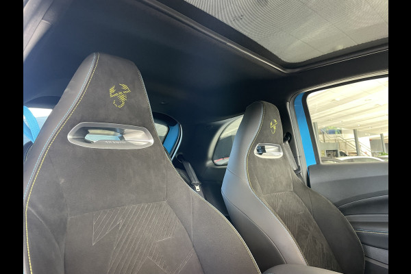 Fiat 500 Abarth Turismo 42 kWh Achteruitrijcamera - Cruise control - Apple carplay - Airco - Parkeersensoren voor en achter - Sportstoelen - Sportstuur leder - Dodehoek detector - navigatie full map - Oplaadmogelijkheid -