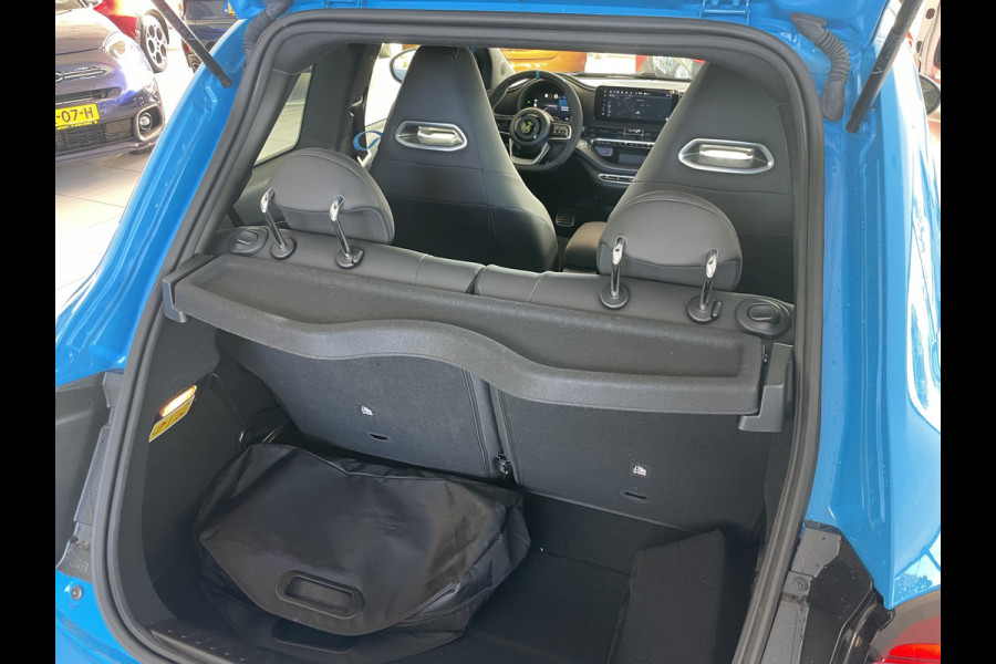 Fiat 500 Abarth Turismo 42 kWh Achteruitrijcamera - Cruise control - Apple carplay - Airco - Parkeersensoren voor en achter - Sportstoelen - Sportstuur leder - Dodehoek detector - navigatie full map - Oplaadmogelijkheid -