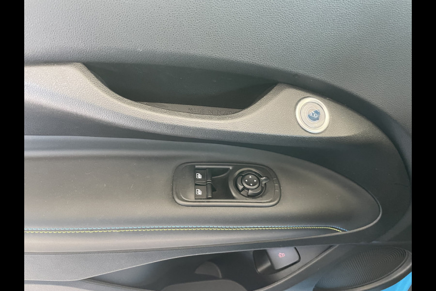 Fiat 500 Abarth Turismo 42 kWh Achteruitrijcamera - Cruise control - Apple carplay - Airco - Parkeersensoren voor en achter - Sportstoelen - Sportstuur leder - Dodehoek detector - navigatie full map - Oplaadmogelijkheid -