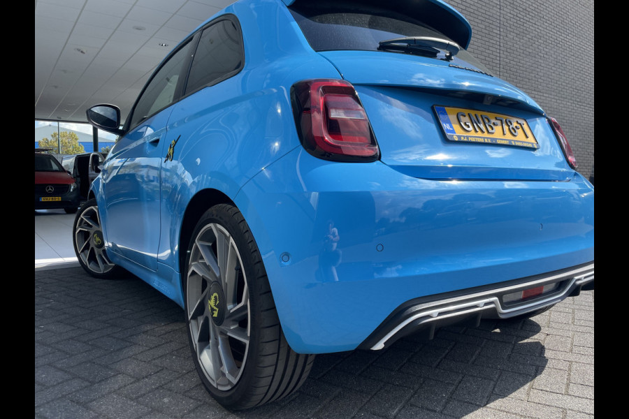 Fiat 500 Abarth Turismo 42 kWh Achteruitrijcamera - Cruise control - Apple carplay - Airco - Parkeersensoren voor en achter - Sportstoelen - Sportstuur leder - Dodehoek detector - navigatie full map - Oplaadmogelijkheid -