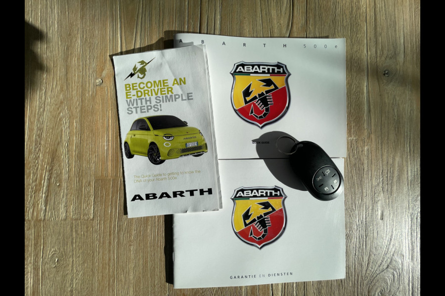 Fiat 500 Abarth Turismo 42 kWh Achteruitrijcamera - Cruise control - Apple carplay - Airco - Parkeersensoren voor en achter - Sportstoelen - Sportstuur leder - Dodehoek detector - navigatie full map - Oplaadmogelijkheid -