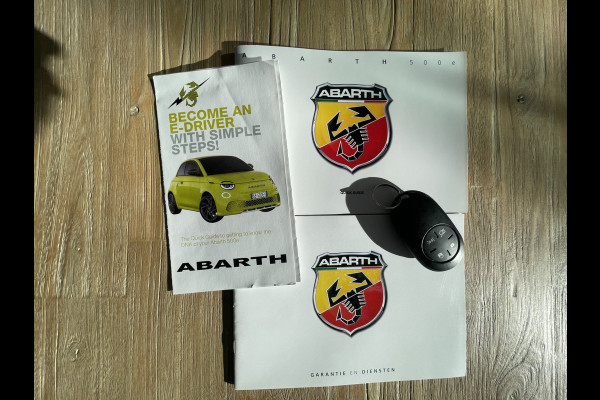 Fiat 500 Abarth Turismo 42 kWh Achteruitrijcamera - Cruise control - Apple carplay - Airco - Parkeersensoren voor en achter - Sportstoelen - Sportstuur leder - Dodehoek detector - navigatie full map - Oplaadmogelijkheid -