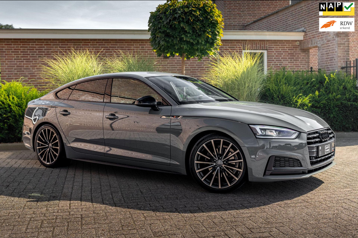 Audi A5 Sportback 35 TFSI 2.0 Sport 150 PK Aut. 3x S-Line Edition Virtual Black Optic Trekhaak 19'' Audi A5 Sportback 35 TFSI 2.0 Sport 150 PK Aut. 3x S-Line Edition Virtual Black Optic Trekhaak 19''