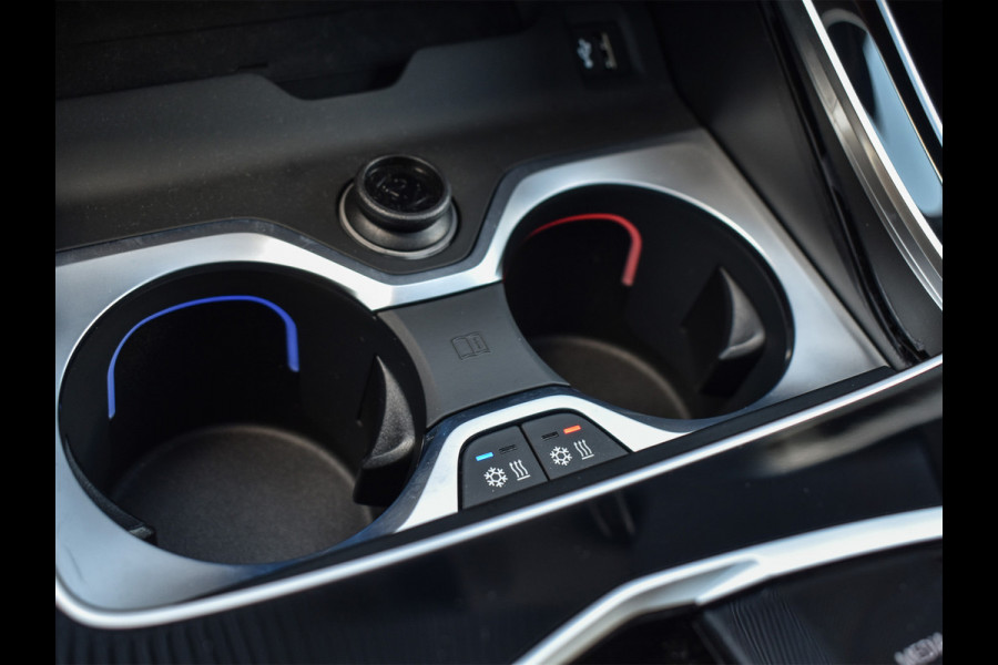 BMW X5 xDrive50e | M-SPORT | ICONIC GLOW | COMFORT ACCESS | CARBON INLEG | SOFT-CLOSE | TREKHAAK | PANORAMADAK | COMFORT SEATS | ADAPTI BMW X5 xDrive50e | M-SPORT | ICONIC GLOW | COMFORT ACCESS | CARBON INLEG | SOFT-CLOSE | TREKHAAK | PANORAMADAK | COMFORT SEATS | ADAPTI