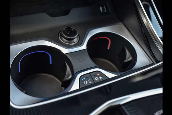 BMW X5 xDrive50e | M-SPORT | ICONIC GLOW | COMFORT ACCESS | CARBON INLEG | SOFT-CLOSE | TREKHAAK | PANORAMADAK | COMFORT SEATS | ADAPTI BMW X5 xDrive50e | M-SPORT | ICONIC GLOW | COMFORT ACCESS | CARBON INLEG | SOFT-CLOSE | TREKHAAK | PANORAMADAK | COMFORT SEATS | ADAPTI