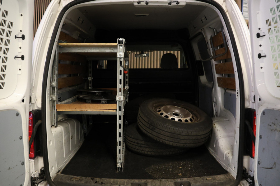 Volkswagen Caddy 2.0 TDI | Navigatie | Cruise control | Airco | PDC | DAB | Trekhaak | Elek. ramen | Nieuwe APK | Nieuwe remmen rondom | NL Auto