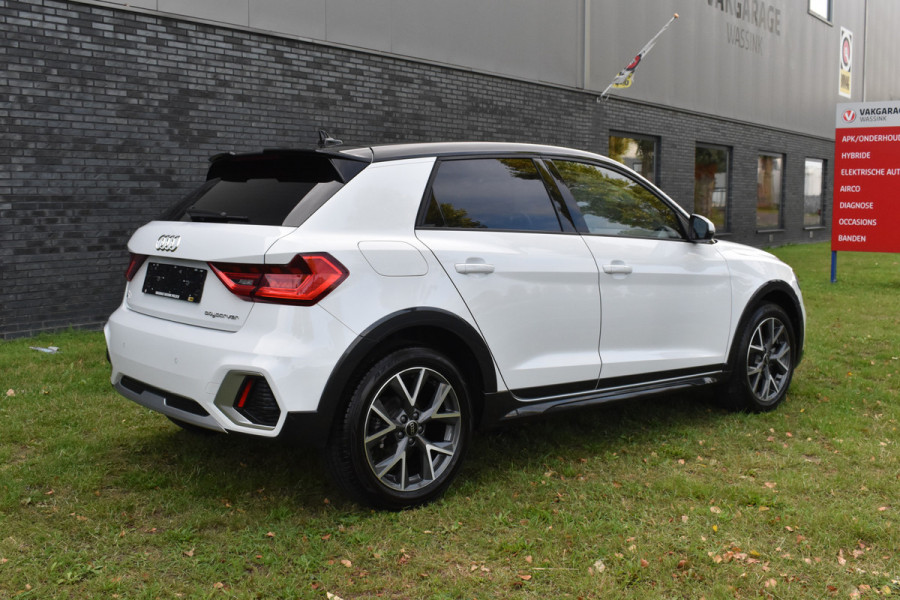 Audi A1 citycarver 30 TFSI Advanced Edition Automaat 2-tone
