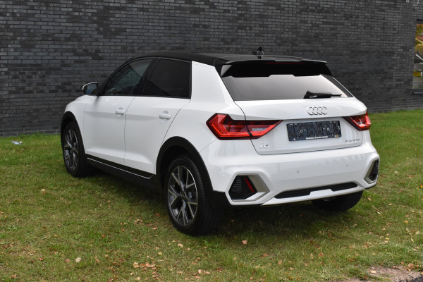 Audi A1 citycarver 30 TFSI Advanced Edition Automaat 2-tone