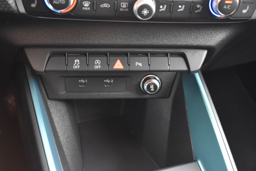 Audi A1 citycarver 30 TFSI Advanced Edition Automaat 2-tone