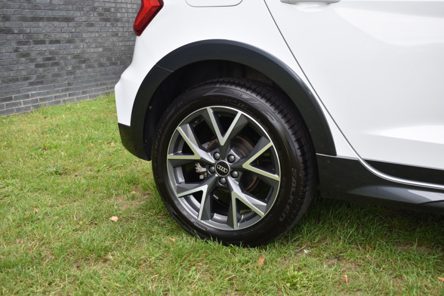 Audi A1 citycarver 30 TFSI Advanced Edition Automaat 2-tone