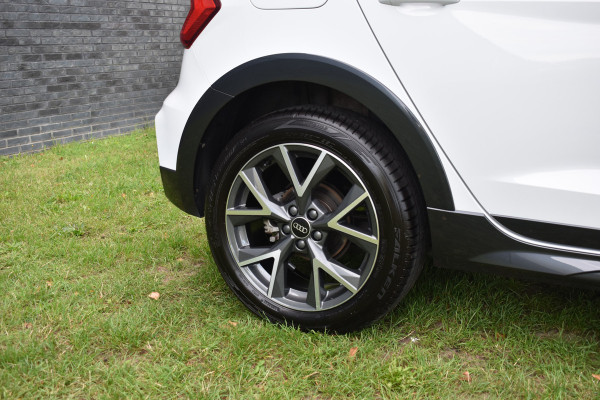 Audi A1 citycarver 30 TFSI Advanced Edition Automaat 2-tone
