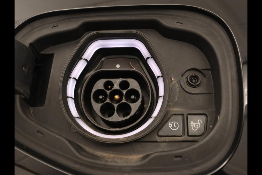 Ford Kuga 2.5 PHEV ST-Line X | Trekhaak | Automaat | Navigatie | Stoelverwarming | Stuurverwarming | Head up display | Adaptive cruise | Carplay | Camera | Lane assist | LMV 19 inch