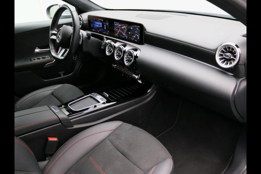 Mercedes-Benz A-Klasse 250 e Star Edition AMG Line AMG Line | Sfeerverlichting  |Achteruitrijcamera | Apple CarPlay, Inclusief 24 maanden MB Certified garantie voor Europa.