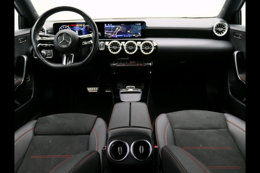 Mercedes-Benz A-Klasse 250 e Star Edition AMG Line AMG Line | Sfeerverlichting  |Achteruitrijcamera | Apple CarPlay, Inclusief 24 maanden MB Certified garantie voor Europa.