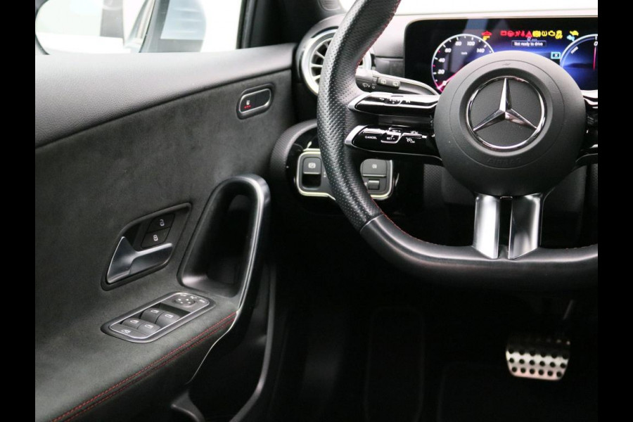 Mercedes-Benz A-Klasse 250 e Star Edition AMG Line AMG Line | Sfeerverlichting  |Achteruitrijcamera | Apple CarPlay, Inclusief 24 maanden MB Certified garantie voor Europa.