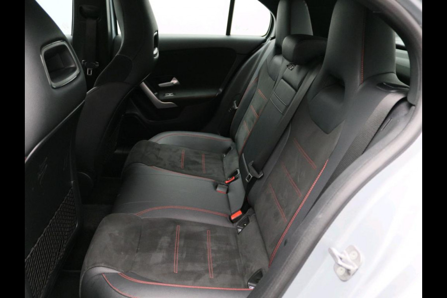 Mercedes-Benz A-Klasse 250 e Star Edition AMG Line AMG Line | Sfeerverlichting  |Achteruitrijcamera | Apple CarPlay, Inclusief 24 maanden MB Certified garantie voor Europa.