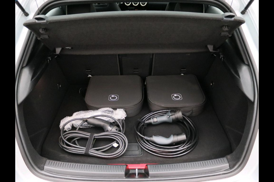 Mercedes-Benz A-Klasse 250 e Star Edition AMG Line AMG Line | Sfeerverlichting  |Achteruitrijcamera | Apple CarPlay, Inclusief 24 maanden MB Certified garantie voor Europa.