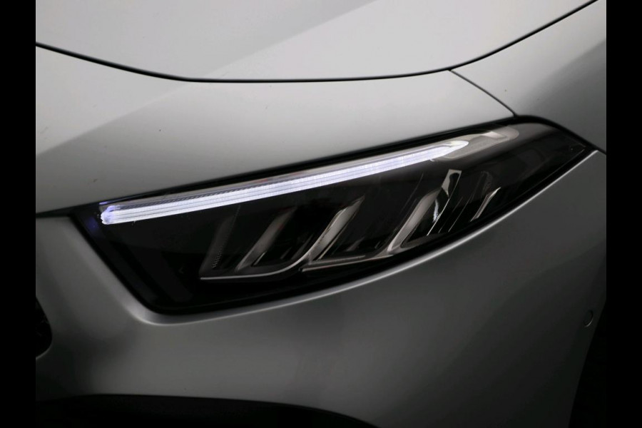 Mercedes-Benz A-Klasse 250 e Star Edition AMG Line AMG Line | Sfeerverlichting  |Achteruitrijcamera | Apple CarPlay, Inclusief 24 maanden MB Certified garantie voor Europa.