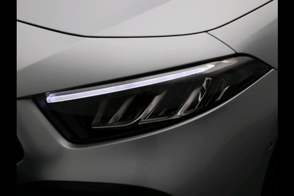 Mercedes-Benz A-Klasse 250 e Star Edition AMG Line AMG Line | Sfeerverlichting  |Achteruitrijcamera | Apple CarPlay, Inclusief 24 maanden MB Certified garantie voor Europa.